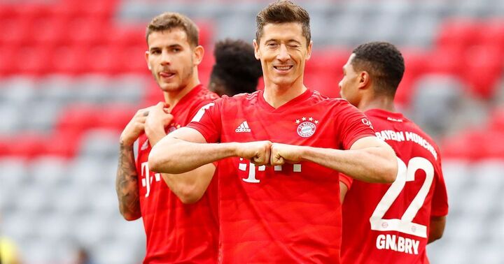Bayern Munich moved one step closer with a crushing 5-0 win over Fortuna Düsseldorf.
