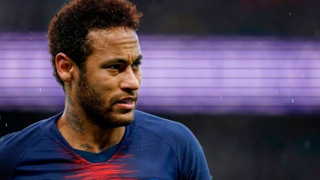Juventus negotiates Dybala for Neymar