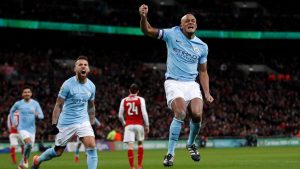 Kompany calls former rival at Liverpool and called him the best center-half  