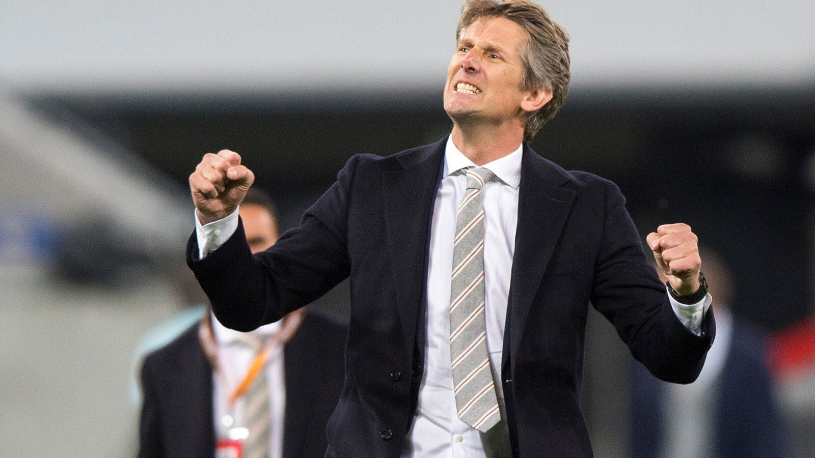 Van der Sar has demanded that the club won't sell their star players at cheap price  
