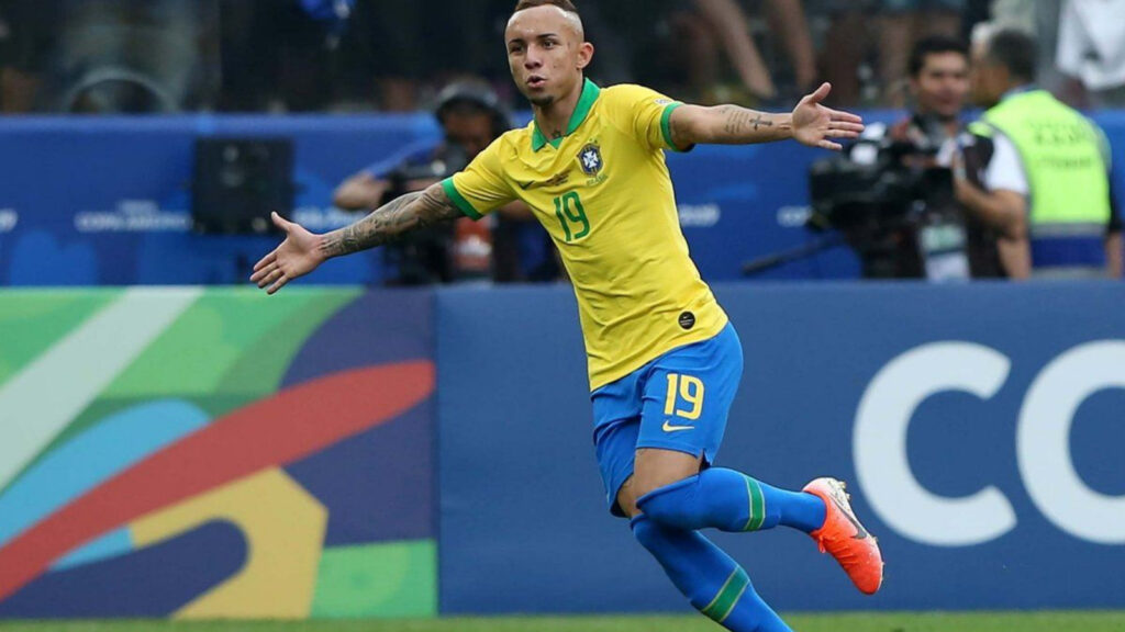 Newcastle is connected this summer with a move for Gremio star Everton Soares.