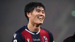 Arsenal: Takehiro Tomiyasu joins from Bologna  